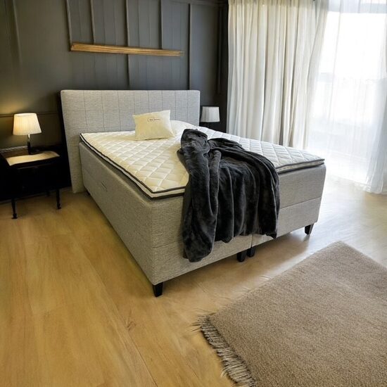 Pesukastiga kontinentaalvoodi Comfy